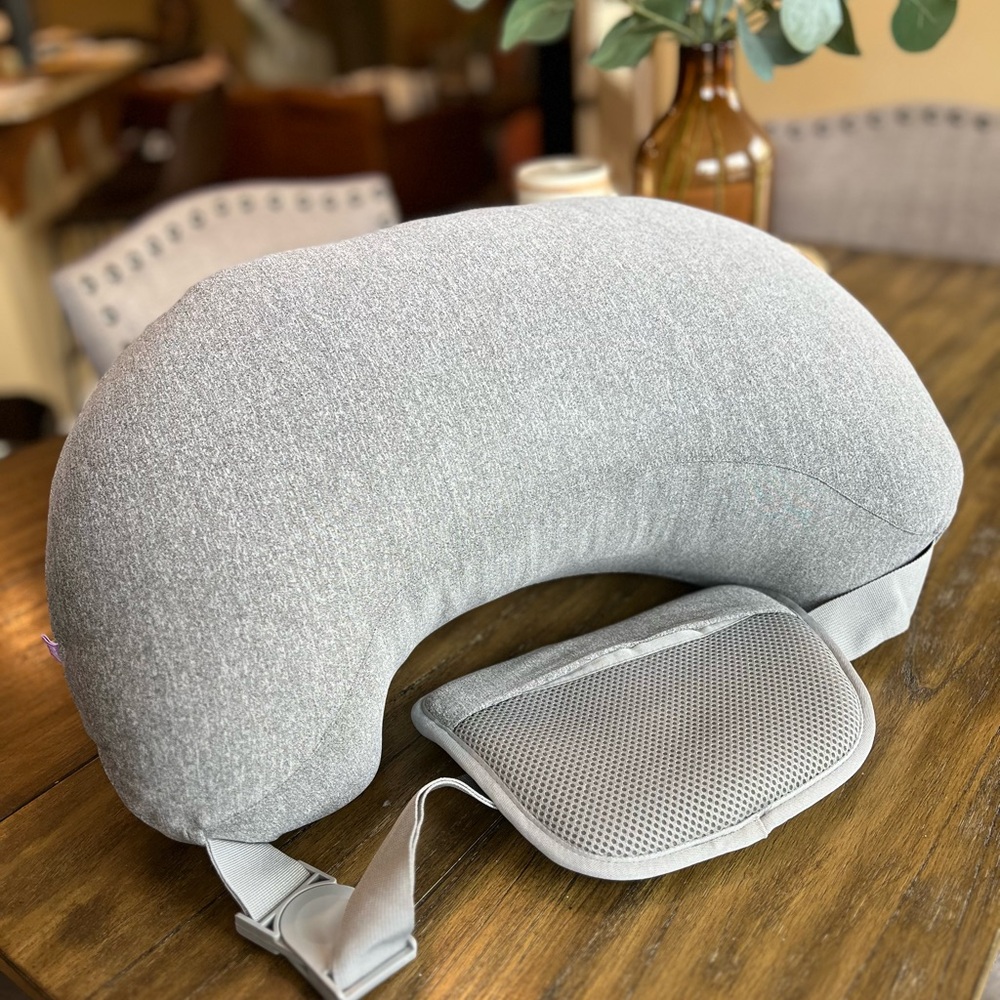Frida mom adjustable nursing pillow